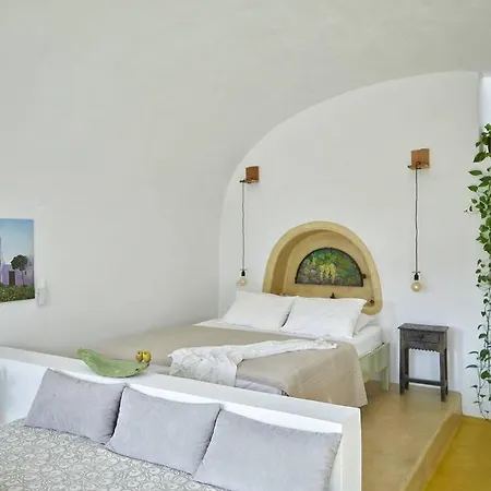 Sunlight Cave Agrilia Hébergement de vacances Thirassía