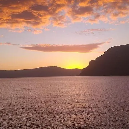 Sunlight Cave Agrilia Hébergement de vacances Thirassía