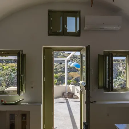 Sunlight Cave Agrilia Holiday home *