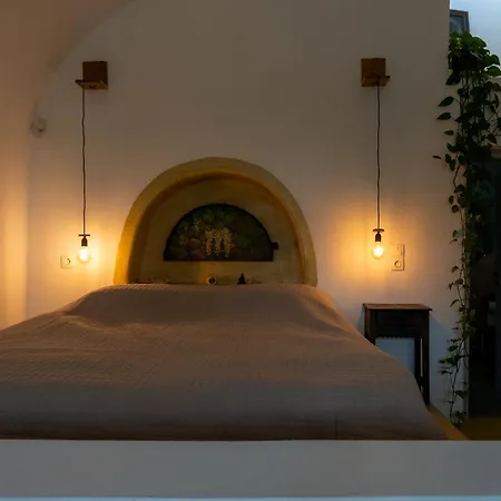 Sunlight Cave Agrilia Thirassía